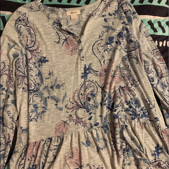 Flowered blouse - Picture 2 of 3